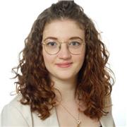 Laureata in Scienze Biomediche impartisce lezioni di biologia a studenti del liceo e universitari